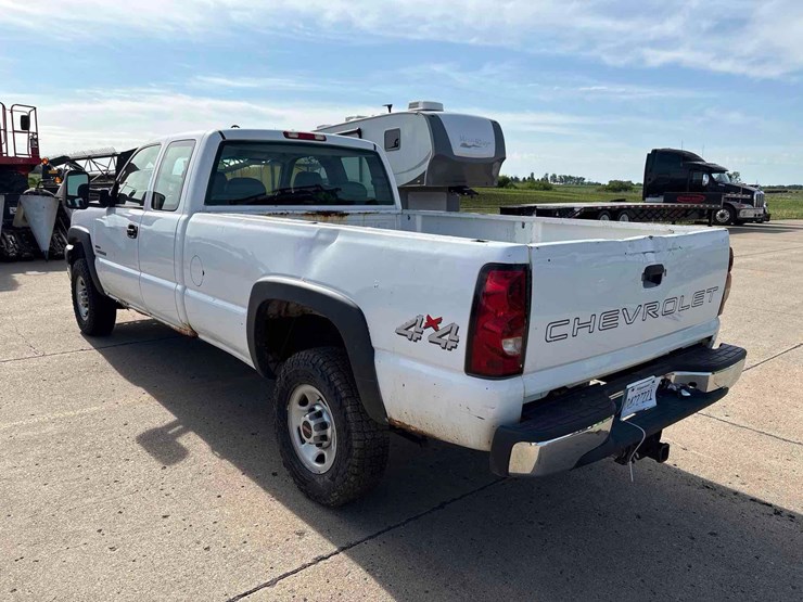 2004-chevrolet-2500hd-image-4
