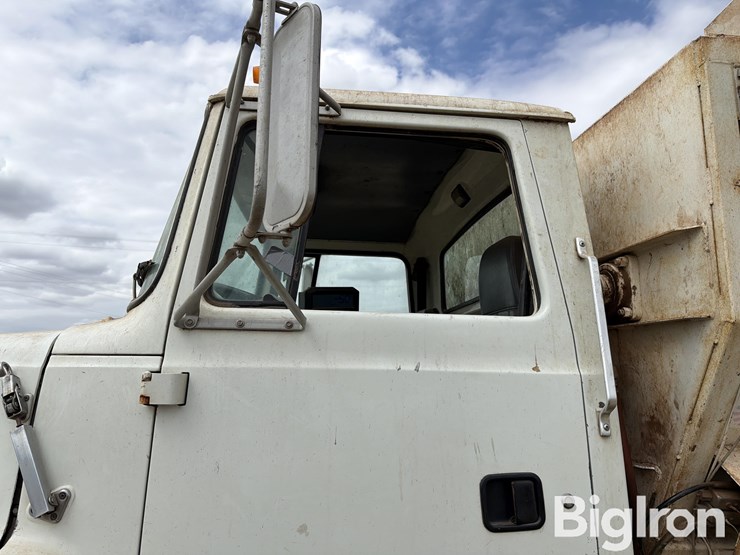 1992-ford-8000-image-13