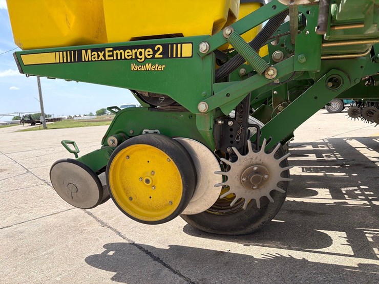 john-deere-7200-image-19