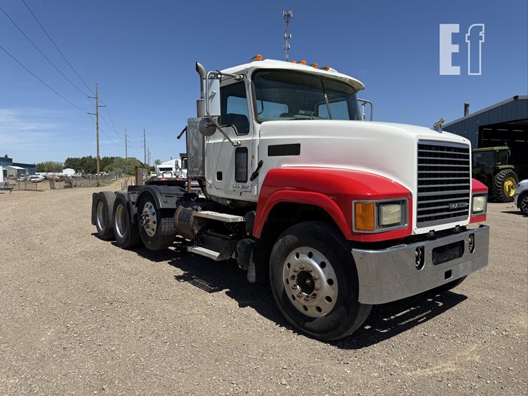 2012-mack-pinnacle-chu613-image-14