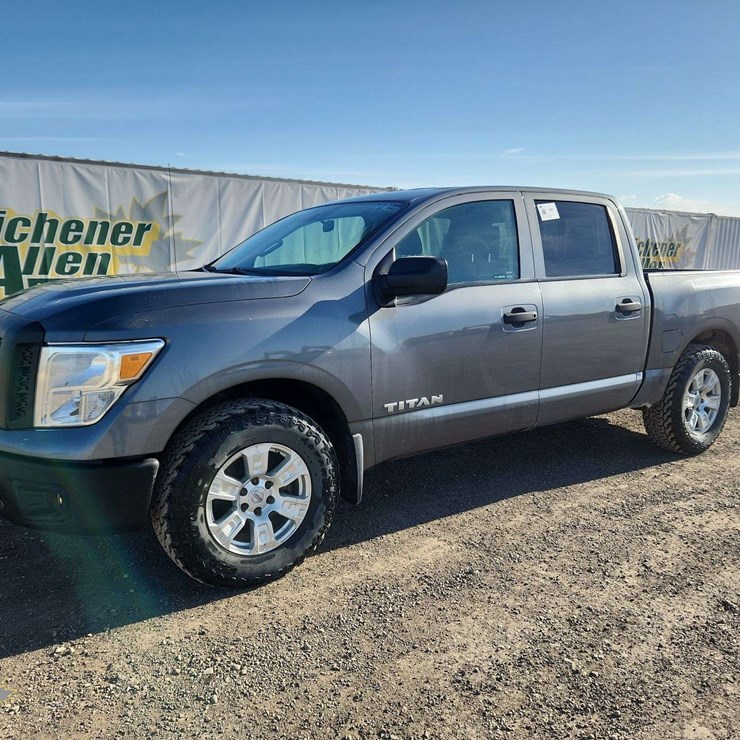 2017 NISSAN TITAN