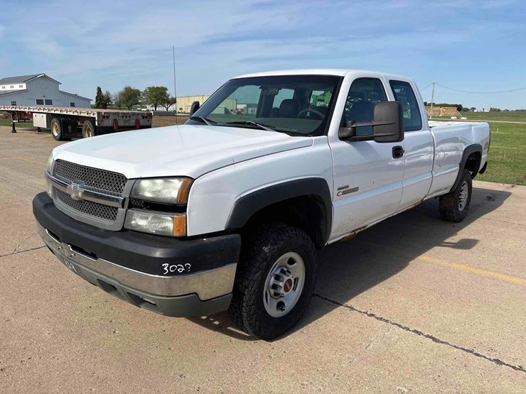 2004-chevrolet-2500hd-image-1