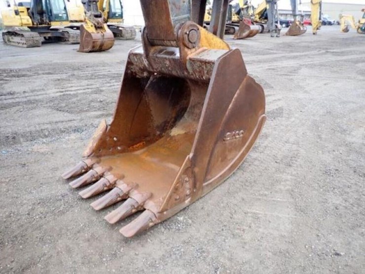 2010-deere-270d-lc-image-22