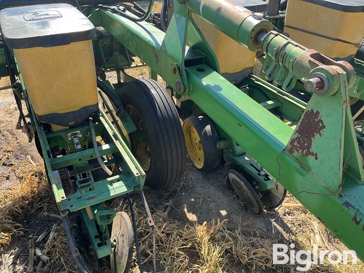 john-deere-7300-image-16
