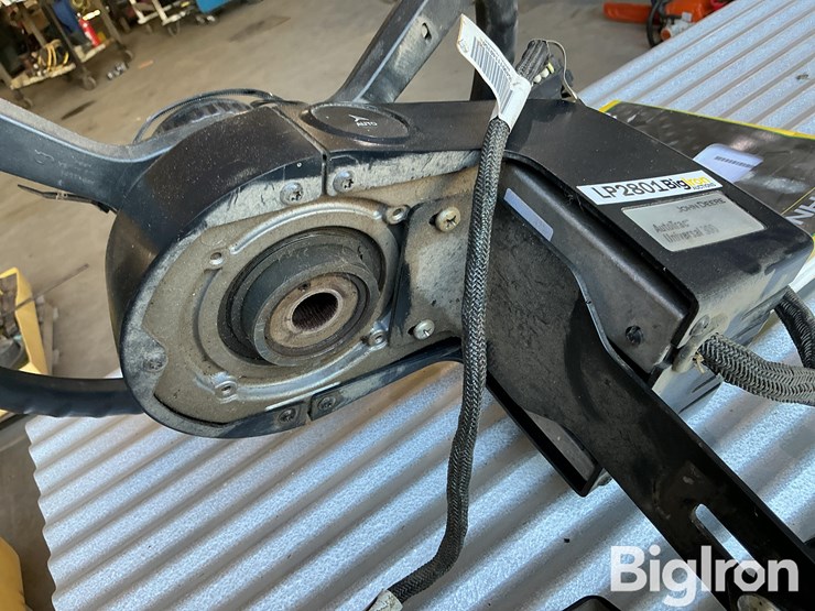 john-deere-300-image-11