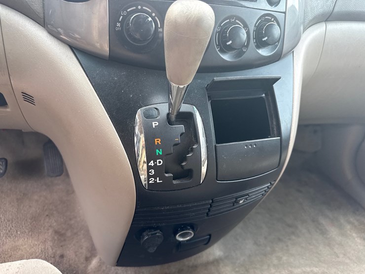 2009-toyota-sienna-image-26