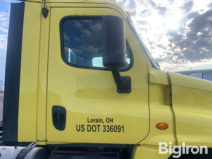 2016-freightliner-cascadia-125-image-20