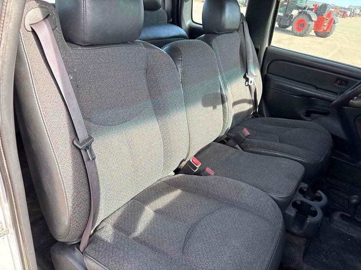 2004-chevrolet-2500hd-image-34