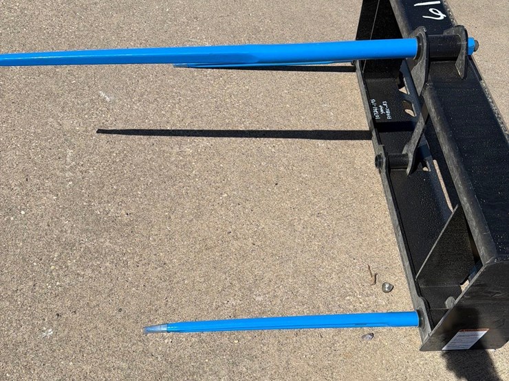 heavy-duty-stout-skidloader-3-prong-bale-spear-image-5