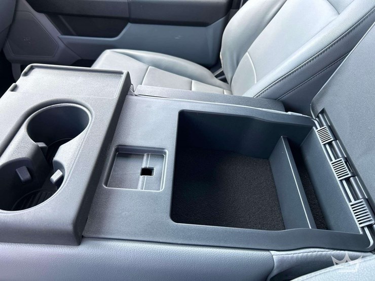 2023-ford-f550-image-19