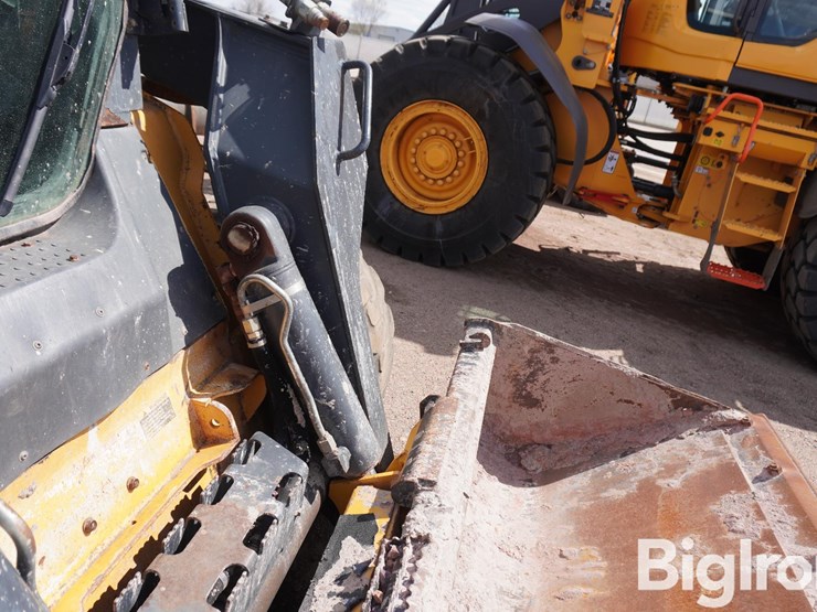 deere-332d-image-14