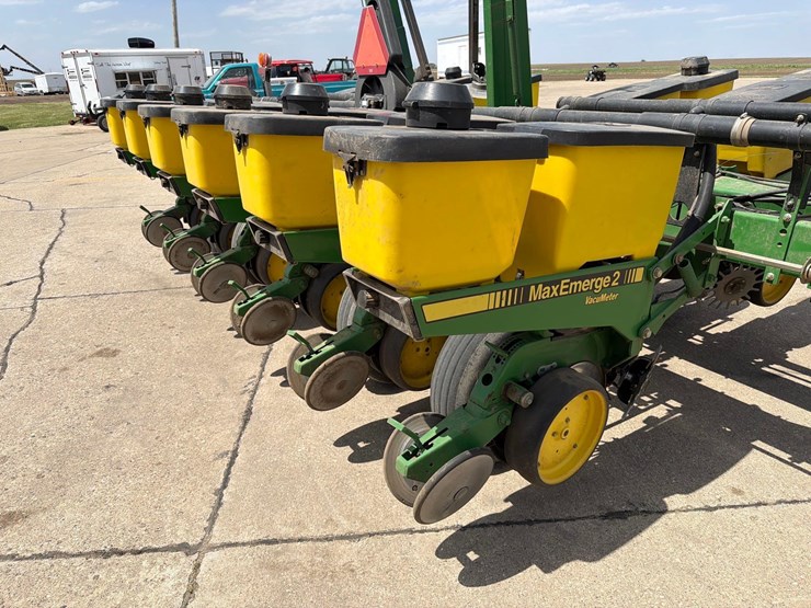 john-deere-7200-image-21