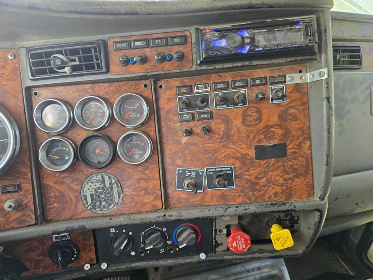 2003-kenworth-t800-image-101