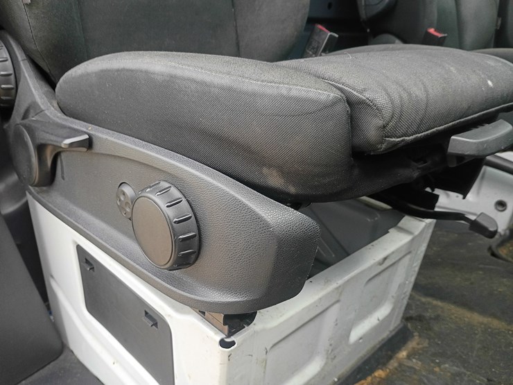 2019-mercedes-benz-sprinter-2500-image-35