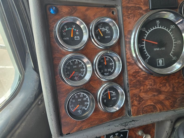 2003-kenworth-t800-image-109