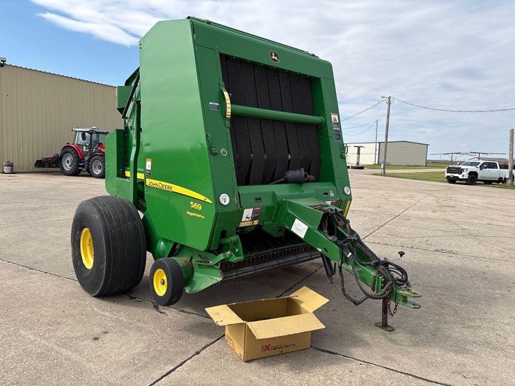 john-deere-569-image-1