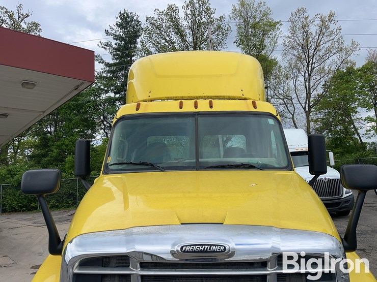 2016-freightliner-cascadia-125-image-20