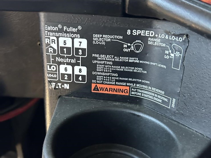 2000-freightliner-fld120-image-18