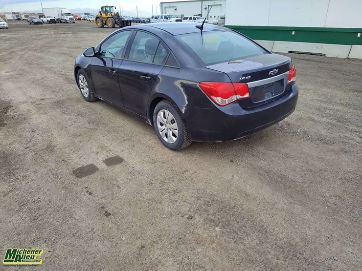 2014-chevrolet-cruze-2ls-4dr-sedan-image-3