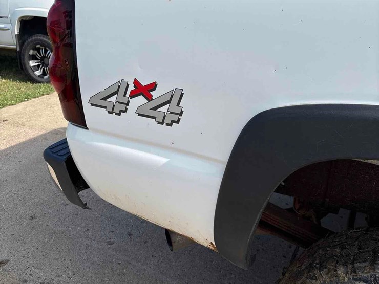 2004-chevrolet-2500hd-image-28