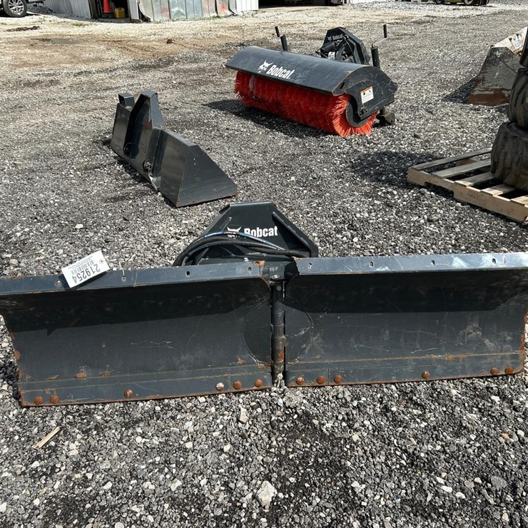 Bobcat 68" UTV Snow Blade V Plow