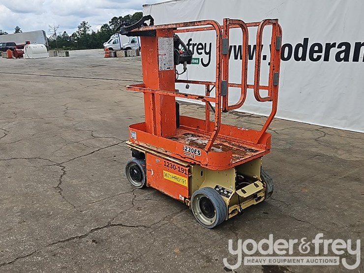 2016-jlg-1230es-image-3