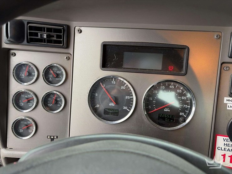 2011-kenworth-t300-image-11