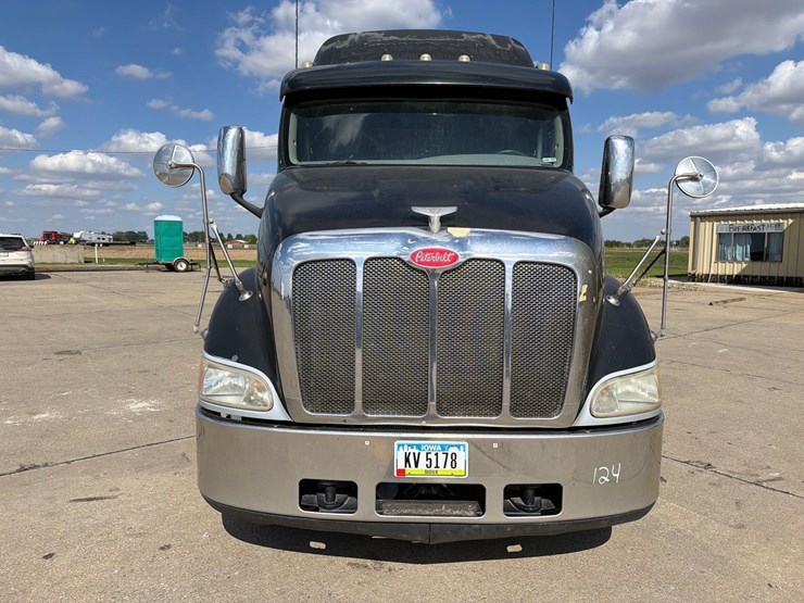 2009-peterbilt-387-image-2