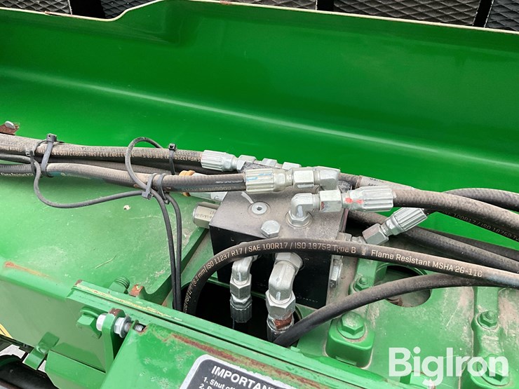 2022-john-deere-560m-image-11
