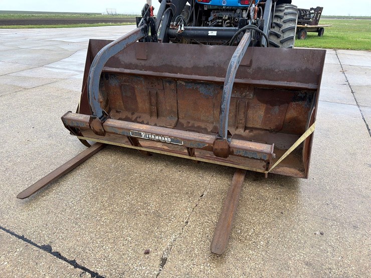 new-holland-tv140-image-16