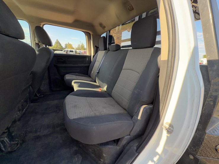 2011-dodge-3500-image-39