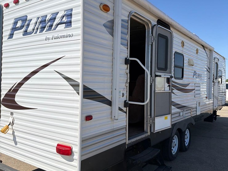 2011-puma-31ft-bumper-hitch-camper-image-24
