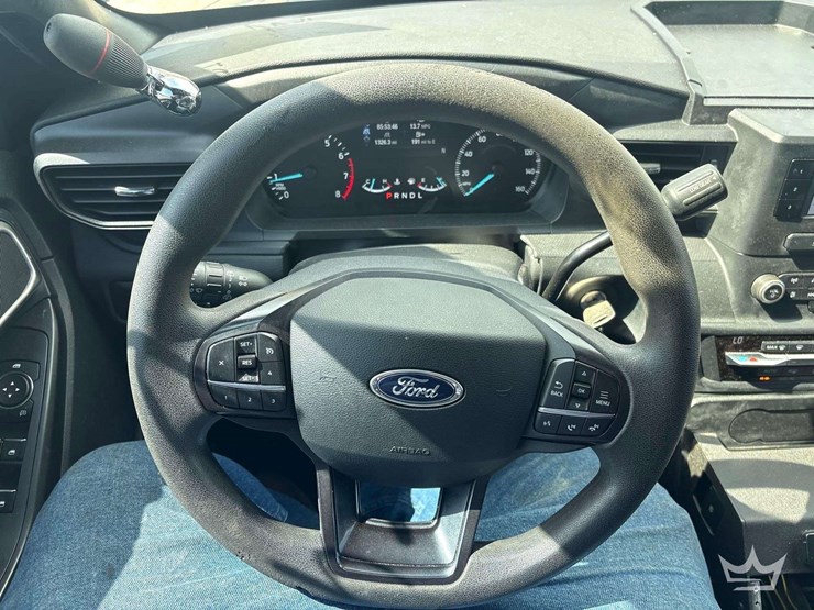 2020-ford-explorer-image-14