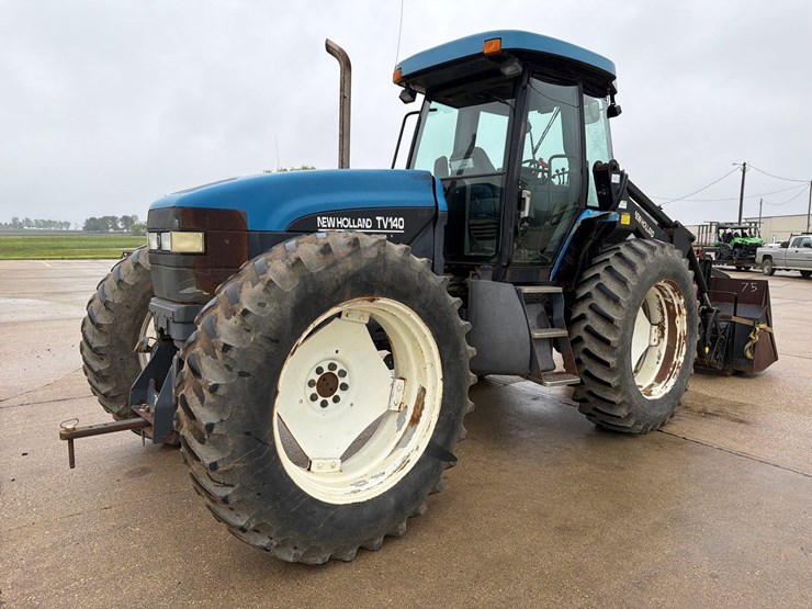 new-holland-tv140-image-1