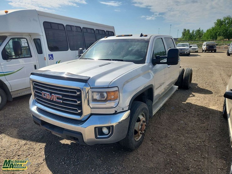 2015-gmc-sierra-3500hd-image-1