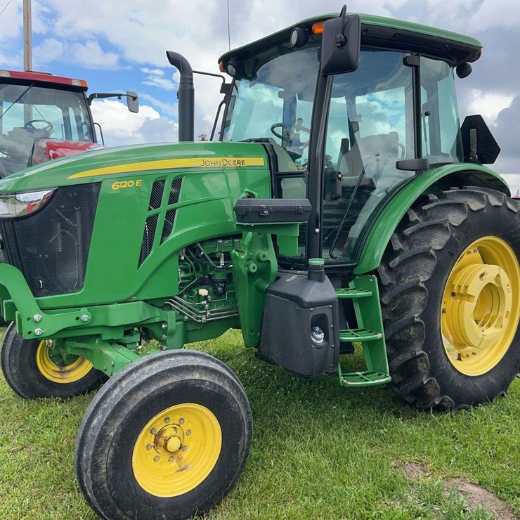 2015 JOHN DEERE 6120E