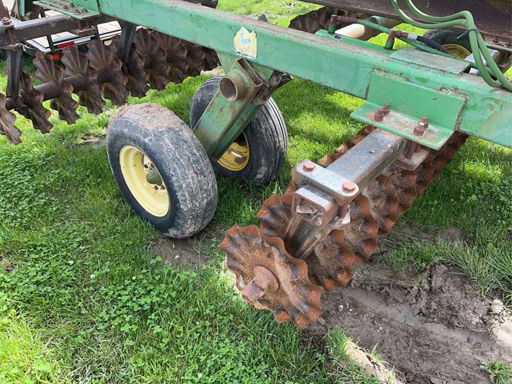john-deere-235-image-4