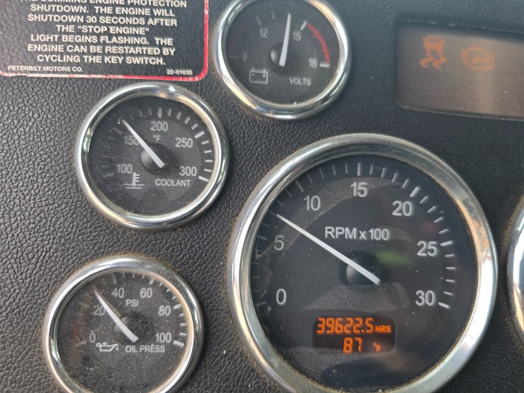 2011-peterbilt-388-image-76