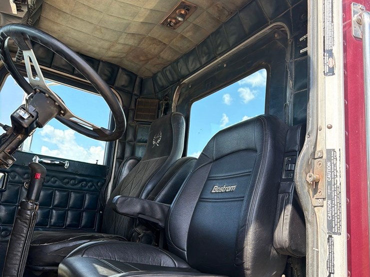 1981-peterbilt-359-image-41