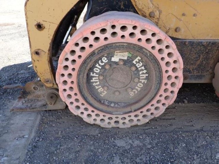 2006-caterpillar-216b-image-31