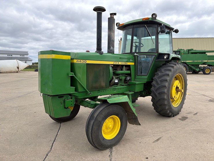 john-deere-4430-image-1