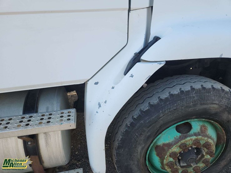 2000-freightliner-fl112-image-27