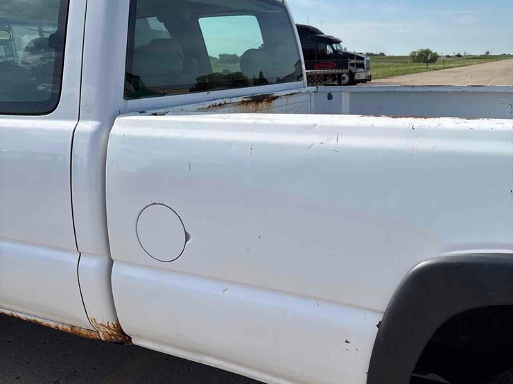 2004-chevrolet-2500hd-image-10