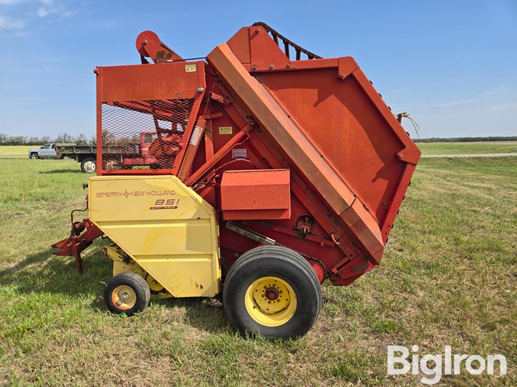 new-holland-851-image-8