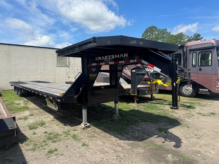 2023-kraftsman-40'-dual-tandem-gooseneck-trailer-with-hydraulic-dovetail,-hyd-landing-gear-image-2