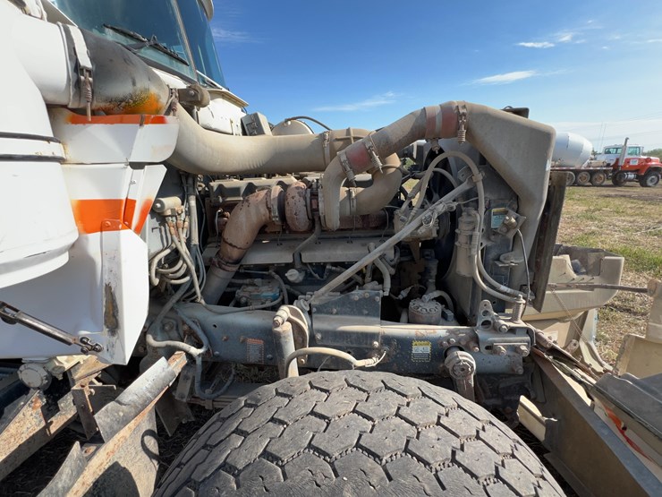 2001-mack-rd690s-image-25