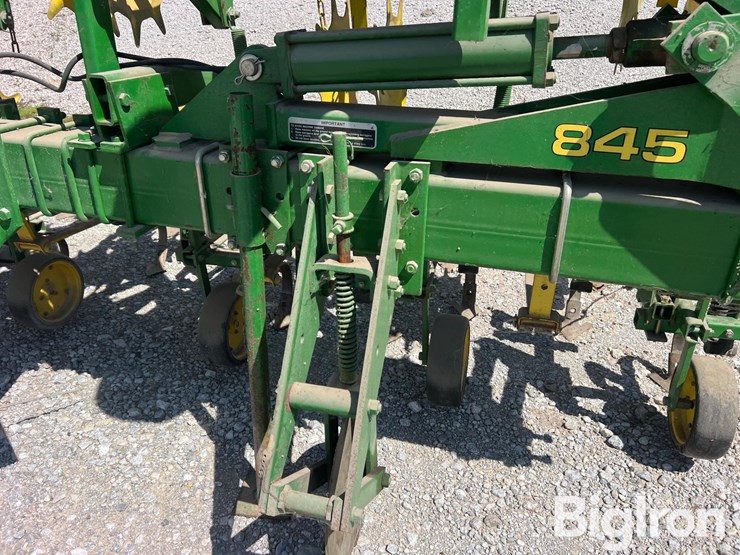 john-deere-845-image-10