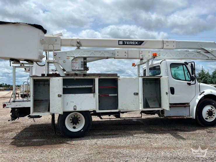 2015-freightliner-m2-106-image-10