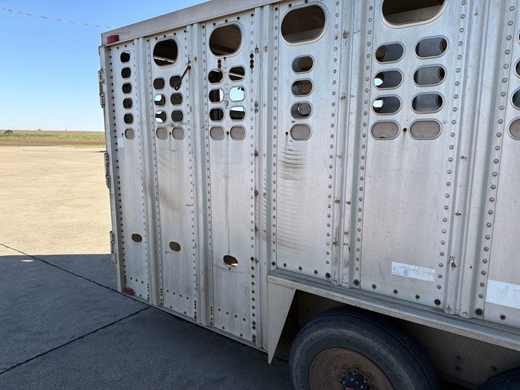 1992-wilson-livestock-trailer-image-20