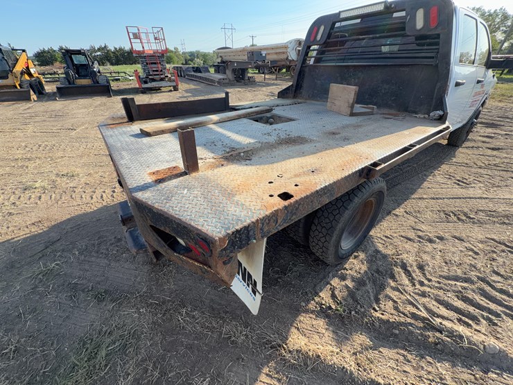 2017-dodge-3500-image-10